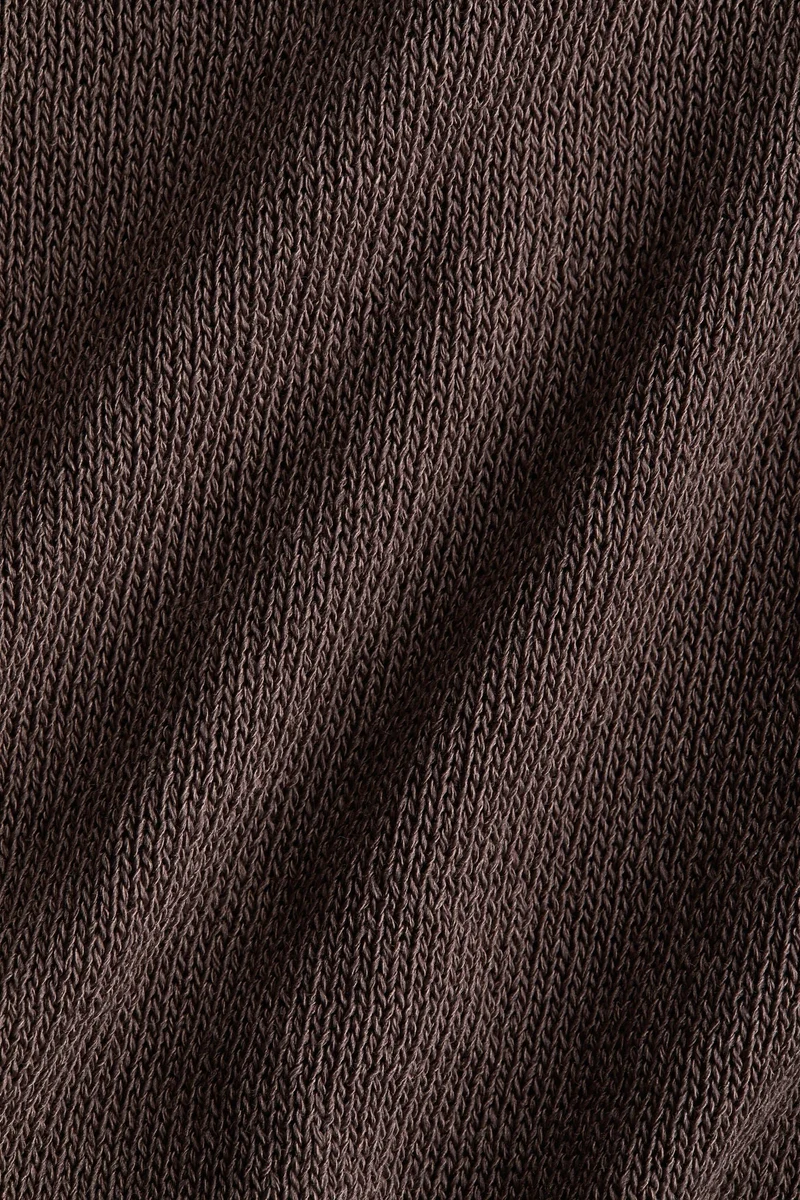 اتش اند ام بلوزة بتصميم أكتاف مكشوفة